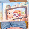 Votre enfant apparaît dans chaque illustration de ce superbe livre personnalisé pour maman. Une idée de cadeau incroyable.