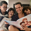 Le partage des histoires d'un livre personnalisé est un moment précieux, offert par ce cadeau personnalisé pour Maman.