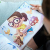 Illustration amusante d'une fille jouant de la guitare de notre livre personnalisé pour papa pour Noël.