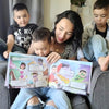 Toute la famille et les enfants deviennent des super héros dans une des histoires de ce livre personnalisé pour les familles;