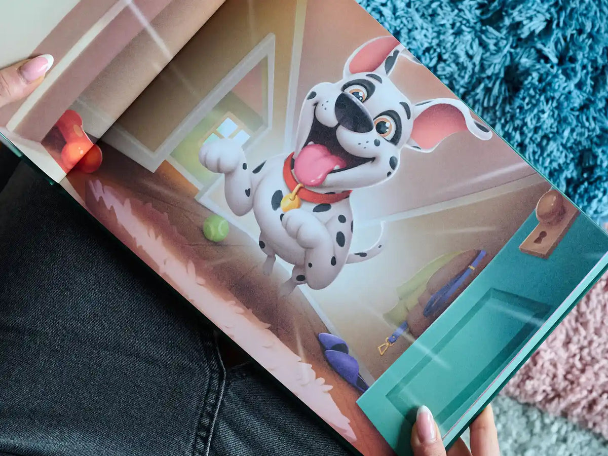 Illustration issue d’un livre souvenir personnalisé pour chien montrant un chiot courant joyeusement vers son maître — un cadeau inoubliable pour les amoureux des chiens.